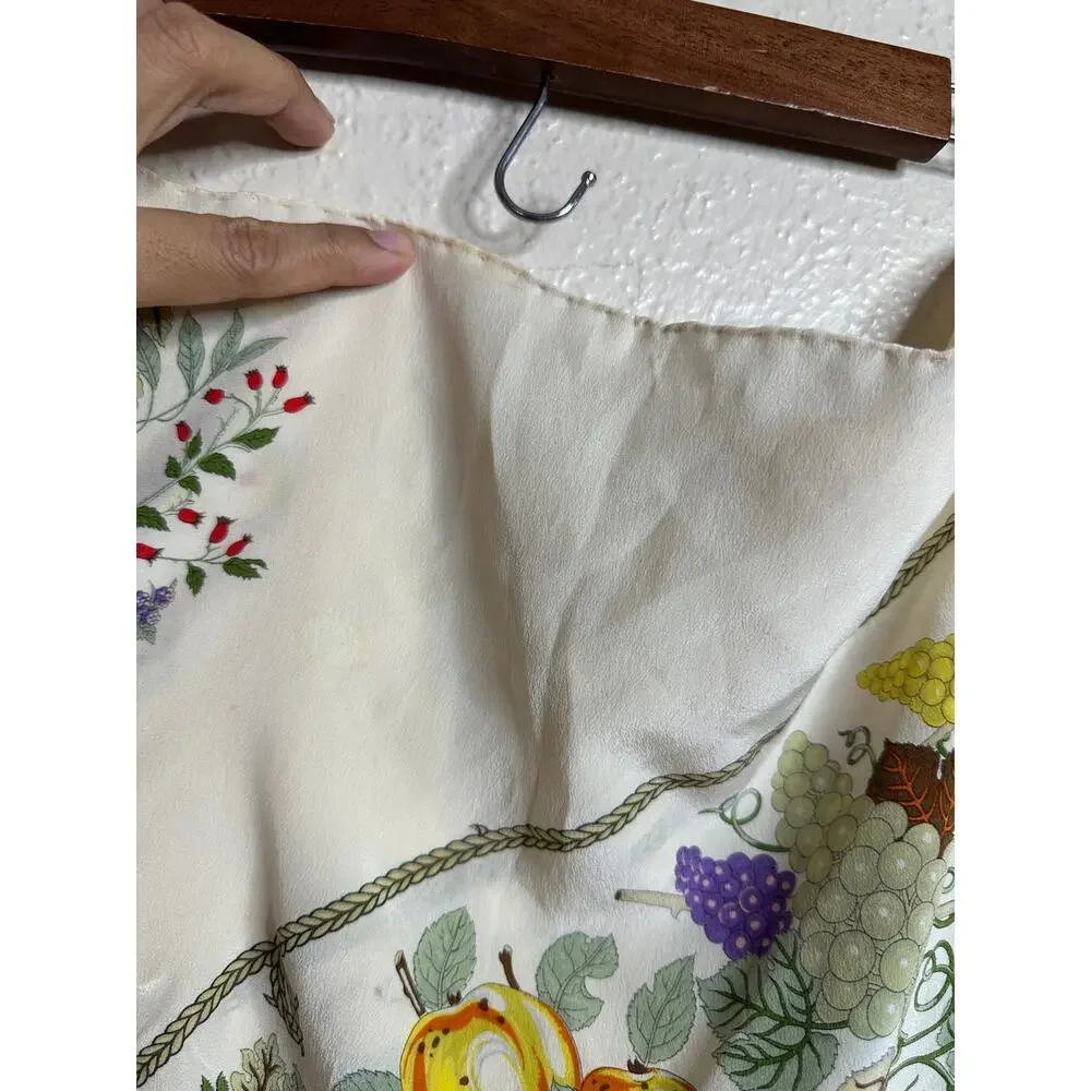 Vintage Gucci 100% Silk Scarf Ivory Floral Fauna Nature Print 40
